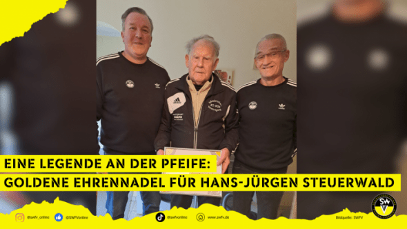 v.l.n.r.: Kreisschiedsrichterobmann Frank Ritter, Hans-Jürgen Steuerwald und Kreisvorsitzender Klaus Schneider