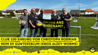 v.l.n.r.: Jugendleiter SV Guntersblum Marcel Kaiser, Kreisehrenamtsbeauftragter Alzey-Worms Herwarth Mankel, Club100 Mitglied Christoph Rodrian, Kreisvorsitzender Kalli Appelmann, SWFV-Vizepräsident Axel Rolland